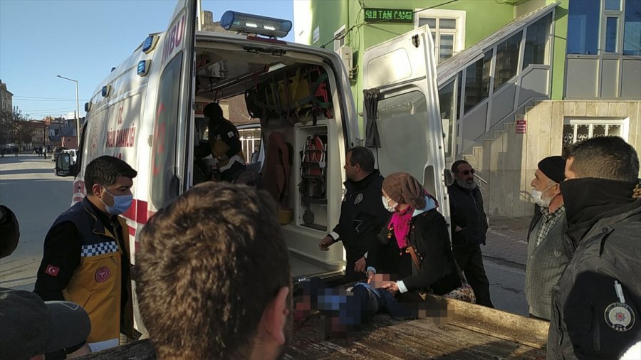 Konya'da Evde Çıkan Yangında 3 Yaşındaki Çocuk Alevlerin Arasından Kurtarıldı