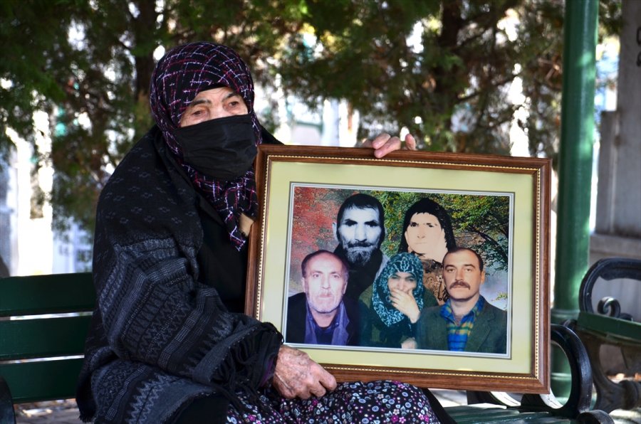 Nazife Nine Eşine Özlemle Pazar Tezgahında 