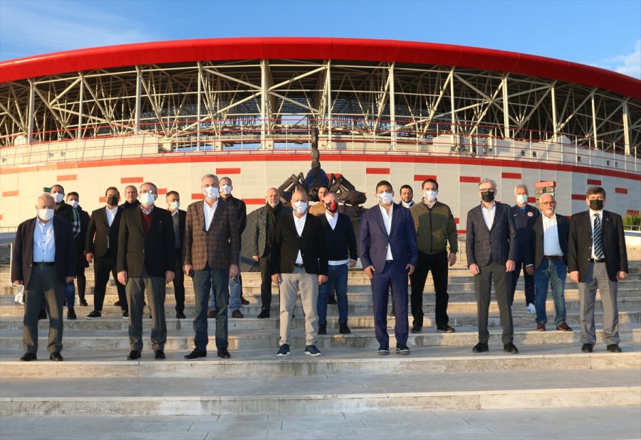 Antalyaspor'da Öztürk Ailesi İçin Veda Töreni Düzenlendi