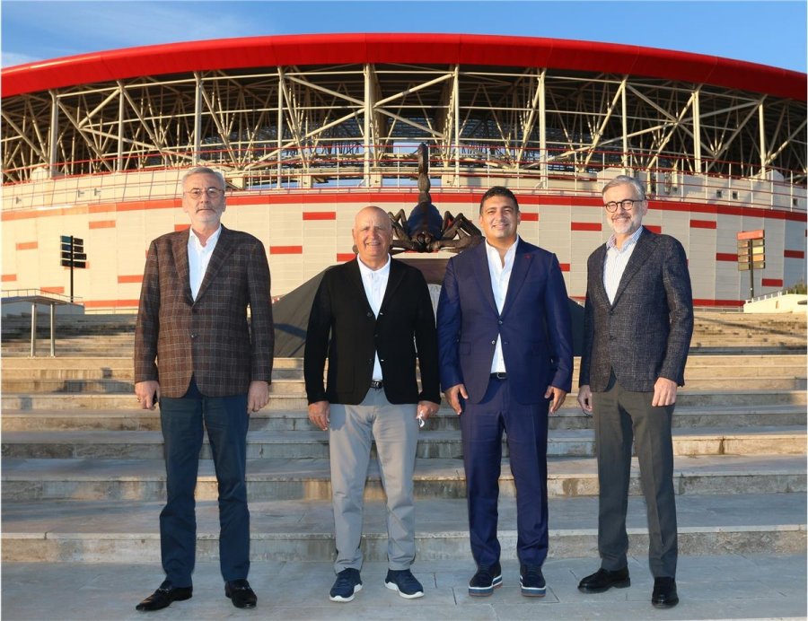 Antalyaspor'da Öztürk Ailesi İçin Veda Töreni Düzenlendi