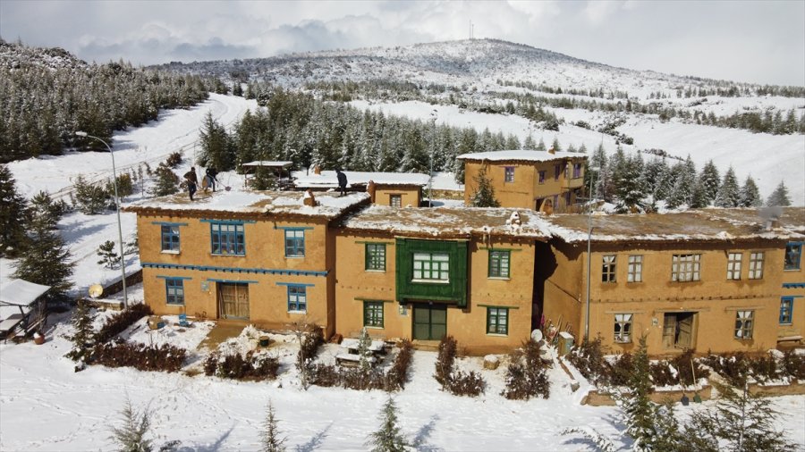 Sonsuz Şükran Köyü Kar Manzarasıyla Ayrı Güzelliğe Büründü