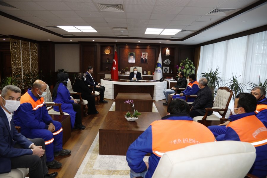 Çubuk Belediye Başkanı Demirbaş, Belediye Personeliyle Bir Araya Geldi