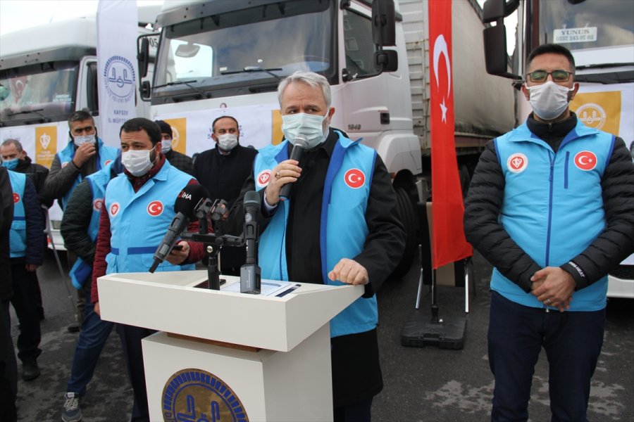 Kayseri'den Suriye'deki İhtiyaç Sahiplerine 5 Tır Patates Ve Giyim Gönderildi