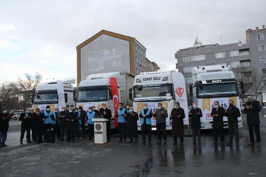 Kayseri'den Suriye'deki İhtiyaç Sahiplerine 5 Tır Patates Ve Giyim Gönderildi