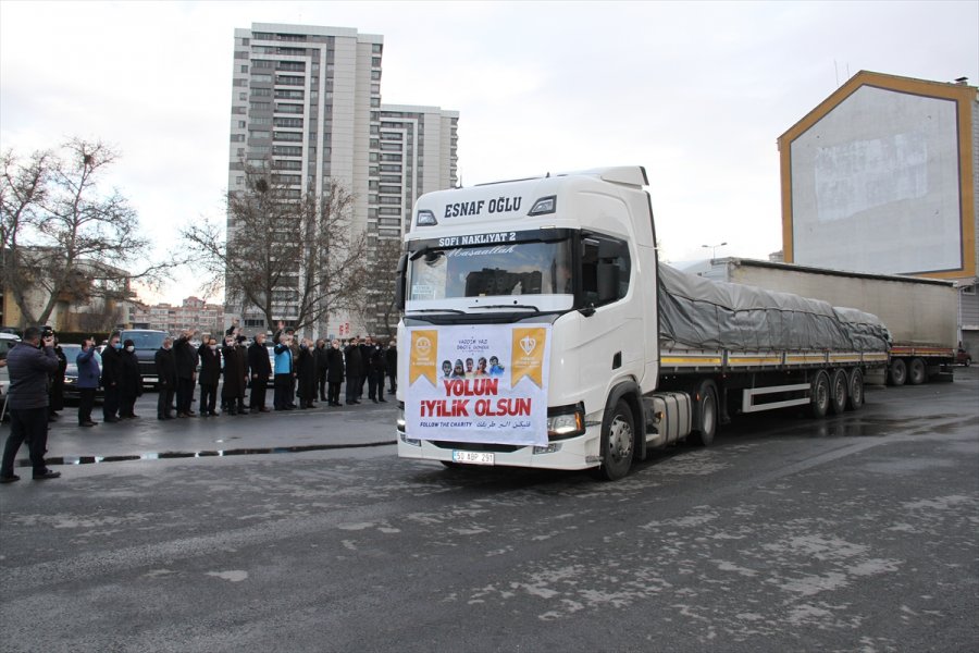 Kayseri'den Suriye'deki İhtiyaç Sahiplerine 5 Tır Patates Ve Giyim Gönderildi