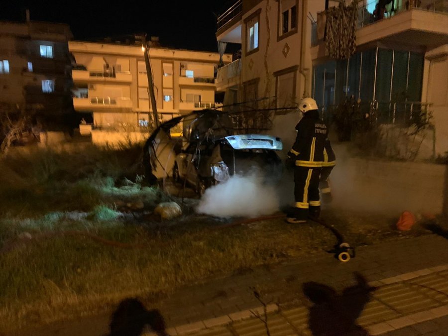 Antalya'da Park Halindeki Otomobilin Kundaklanmasıyla İlgili Bir Kişi Yakalandı