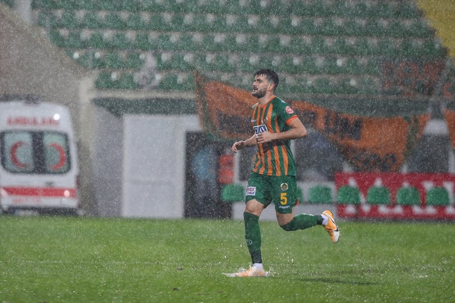 Alanyaspor-sivasspor Maçı Yarına Ertelendi