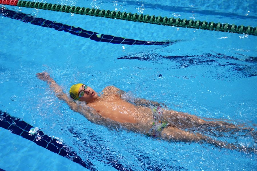 Genç Milli Yüzücüler, Olimpiyat Hayaliyle Kulaç Atıyor