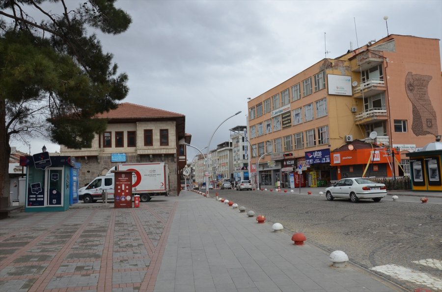 Konya Ve Çevre İllerde Sokağa Çıkma Kısıtlaması Sonrası Sessizlik Hakim Oldu