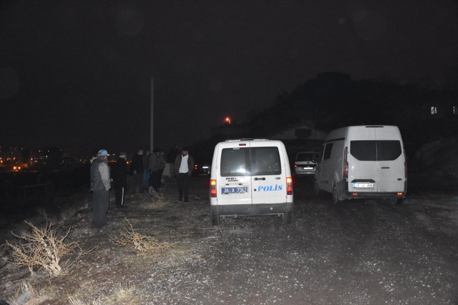 Kayseri'de Evinin Önünde Silahla Vurulan Kişi Yaralandı