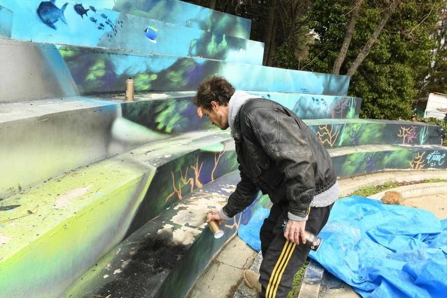Ankara'da Botanik Park Grafitiyle Renklendi