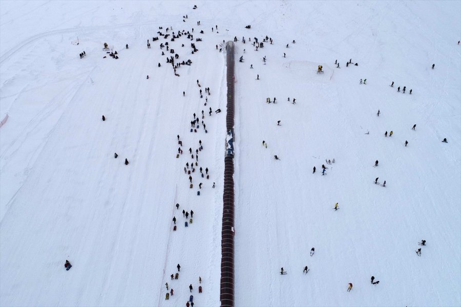 Erciyes Kayak Merkezi'nde Hafta Sonu Yoğunluğu