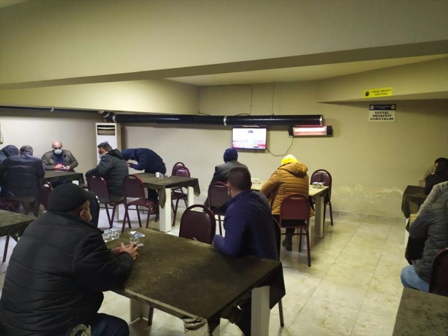 Eskişehir'de Mühürlü Dernek Binasında Kumar Oynayan 38 Kişiye, 119 Bin 700 Lira Ceza Kesildi