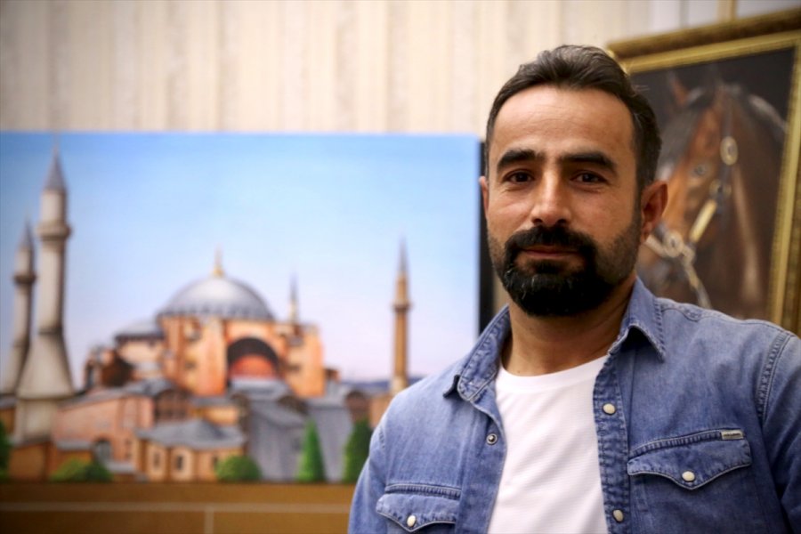 İnşaat Ustasının Tabloları Görenlerin Beğenisini Kazanıyor