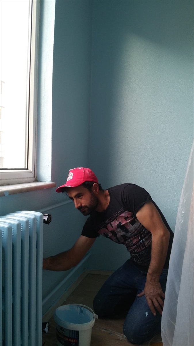 İnşaat Ustasının Tabloları Görenlerin Beğenisini Kazanıyor