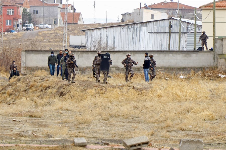 Kayseri'de Tüfekle Havaya Rastgele Ateş Eden Şüpheli Özel Harekat Polislerince Yakalandı