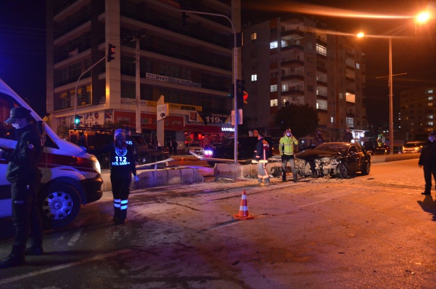 Mersin'de Özel Harekat Polislerini Taşıyan Zırhlı Araç İle Otomobil Çarpıştı: 6 Yaralı