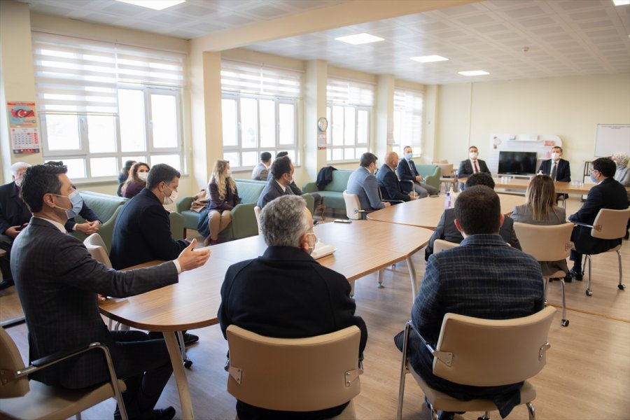 Eba Tv Öğretmenleri 10 Ayda 10 Bin Ders Videosuyla Rekora İmza Attı