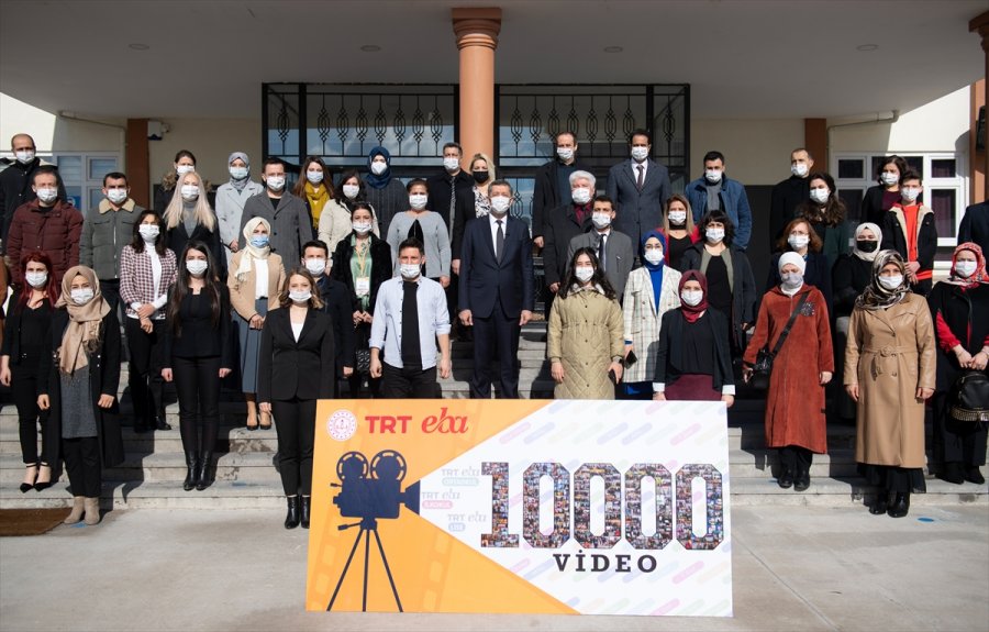 Eba Tv Öğretmenleri 10 Ayda 10 Bin Ders Videosuyla Rekora İmza Attı