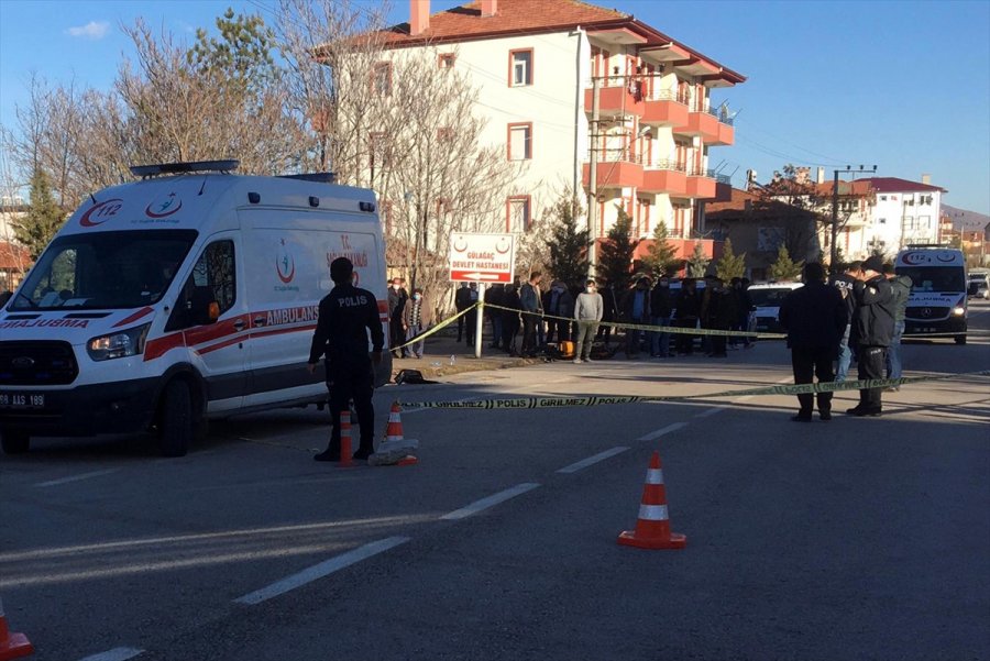 Aksaray'da Minibüs İle Çarpışan Motosikletin Sürücüsü Öldü