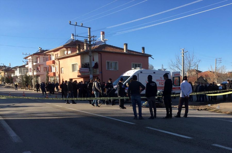 Aksaray'da Minibüs İle Çarpışan Motosikletin Sürücüsü Öldü