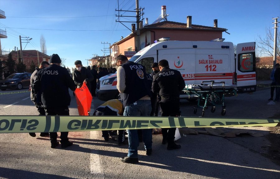 Aksaray'da Minibüs İle Çarpışan Motosikletin Sürücüsü Öldü