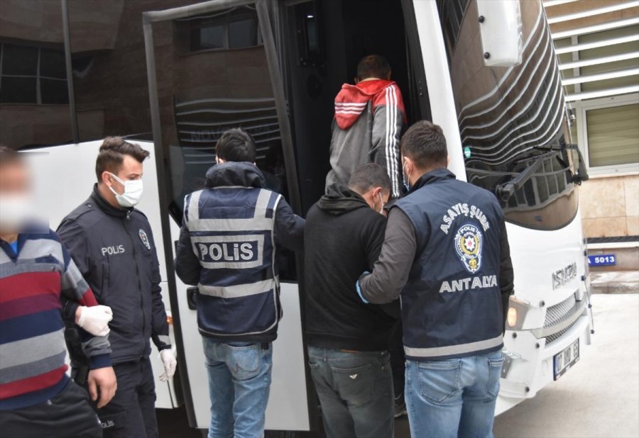 Antalya'da Çeşitli Suçlardan Aranan 81 Kişi Yakalandı