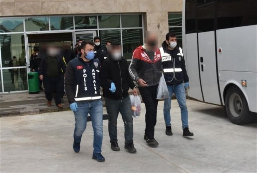 Antalya'da Çeşitli Suçlardan Aranan 81 Kişi Yakalandı
