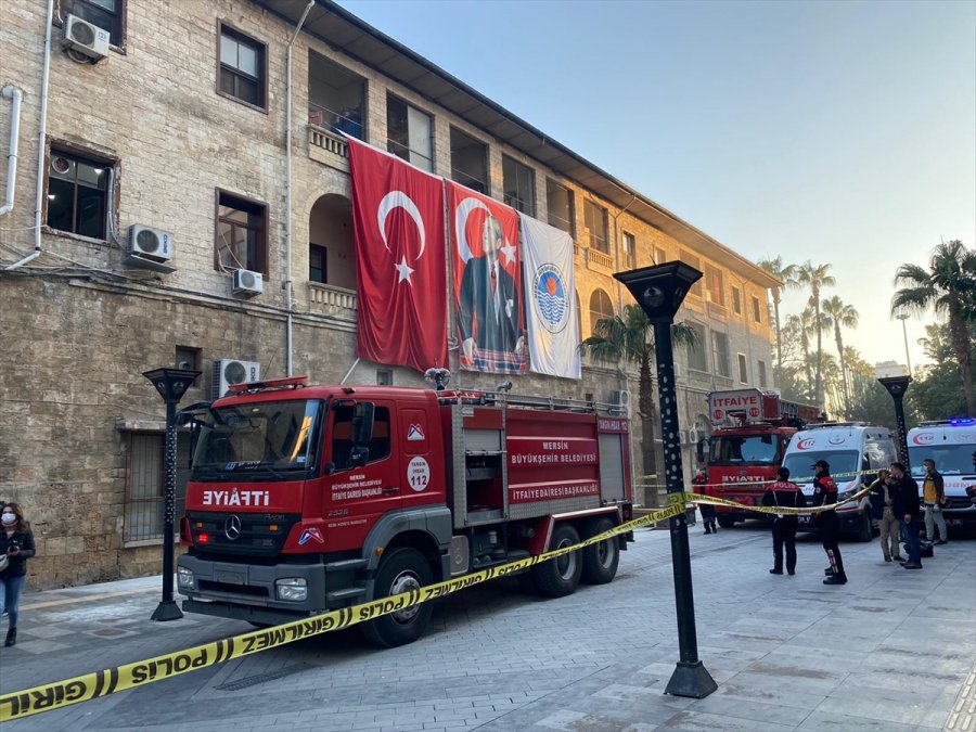 Mersin Büyükşehir Belediyesi Hizmet Binasında Yangın Çıktı