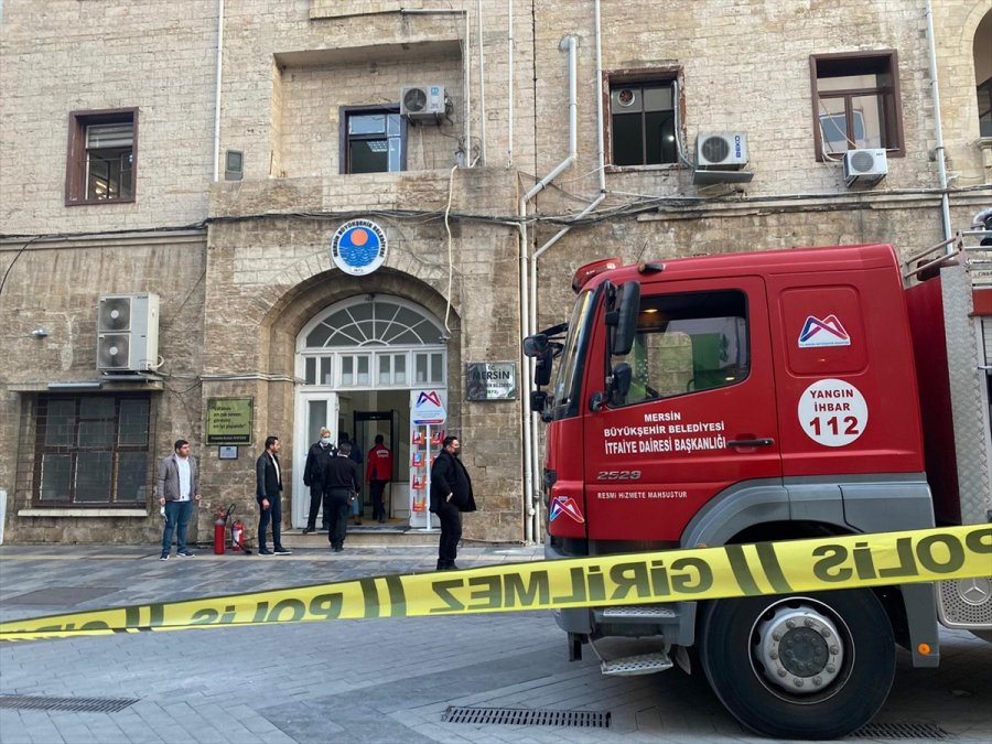 Mersin Büyükşehir Belediyesi Hizmet Binasında Yangın Çıktı