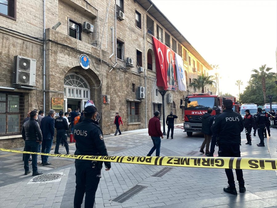 Mersin Büyükşehir Belediyesi Hizmet Binasında Yangın Çıktı
