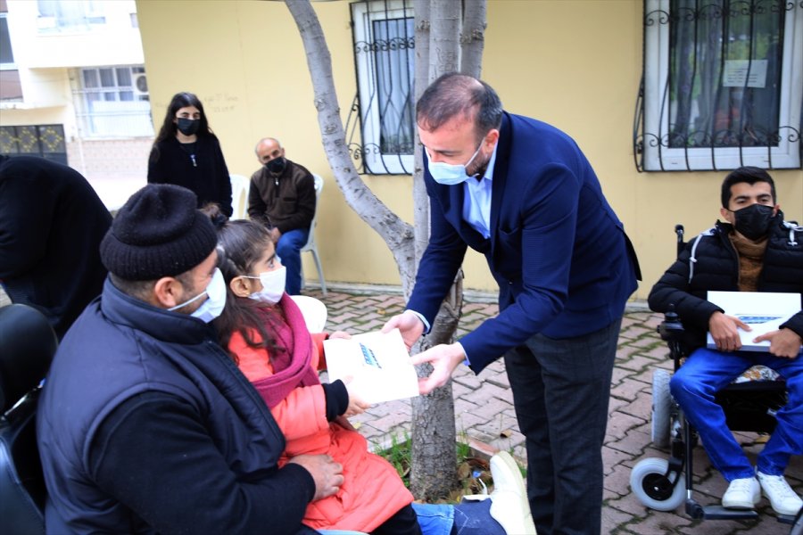 Mersin'de Hayırsever İş İnsanı Engellilere Tablet Hediye Etti