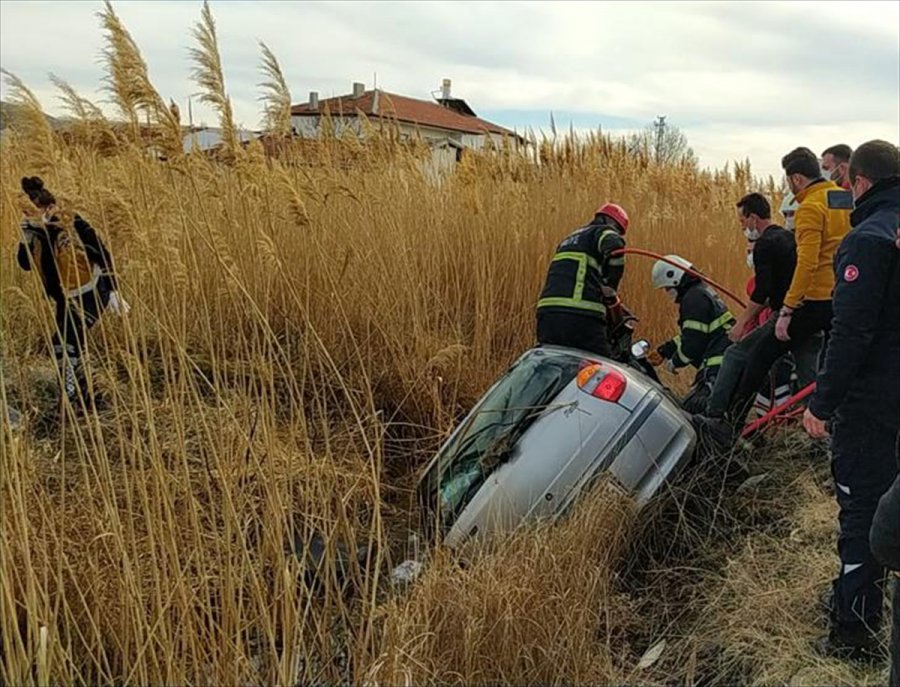 Aksaray'da Su Kanalına Düşen Otomobilin Sürücüsü Öldü