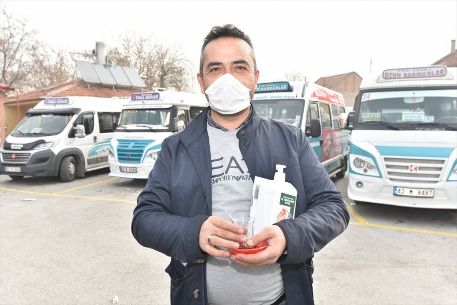 Karatay Belediyesi İlçedeki Taksici Ve Dolmuşçu Esnafına Hijyen Seti Dağıttı