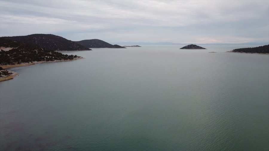 Yağışlar Beyşehir Gölü'ne 