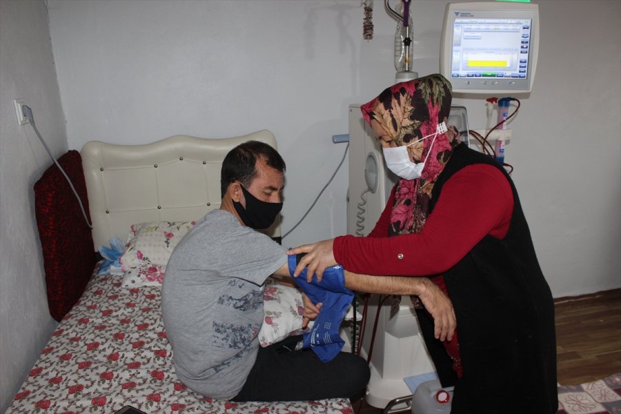 Diyalize Girerken Tanışan Böbrek Hastası Çift Birlikte Hayata Tutunuyor