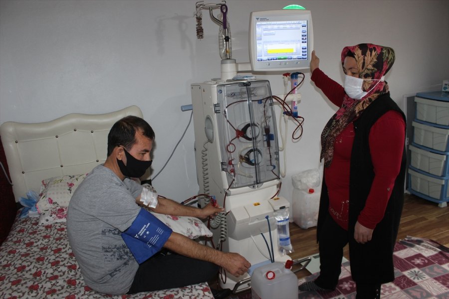 Diyalize Girerken Tanışan Böbrek Hastası Çift Birlikte Hayata Tutunuyor