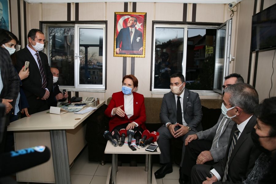 İyi Parti Genel Başkanı Meral Akşener'den Taksi Durağı Ziyareti