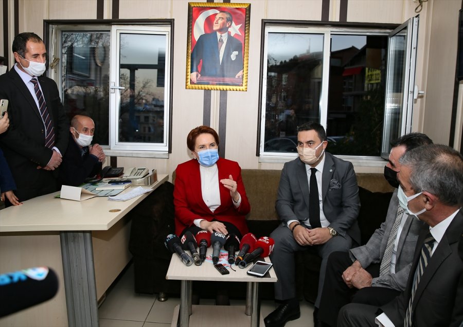 İyi Parti Genel Başkanı Meral Akşener'den Taksi Durağı Ziyareti