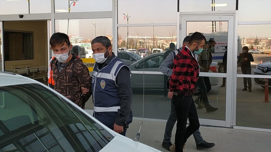 Konya'da Bıçak Zoruyla Vatandaşları Gasbeden 3 Zanlı Tutuklandı