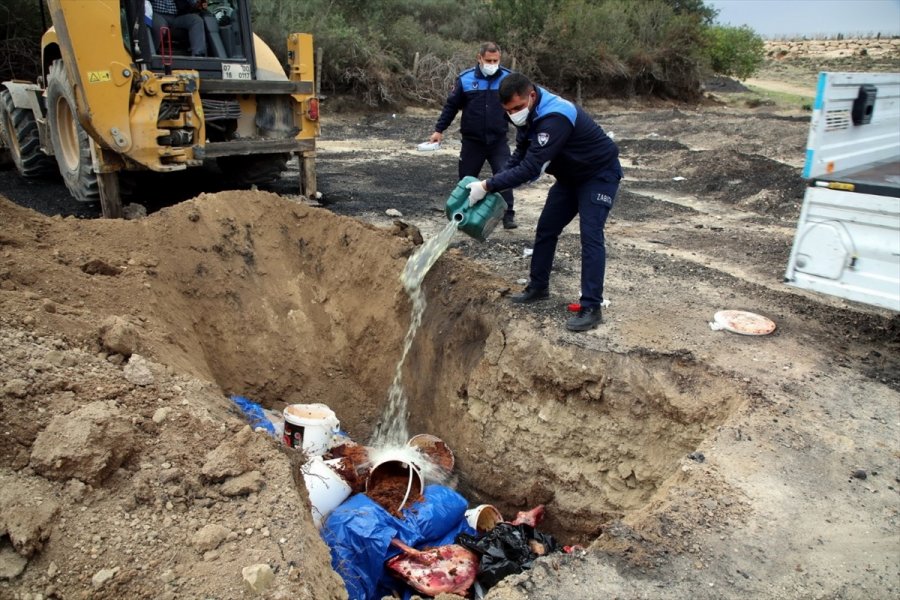 Mersin'de Ele Geçirilen Bozulmuş Ve Kokmuş 518 Kilogram Gıda İmha Edildi