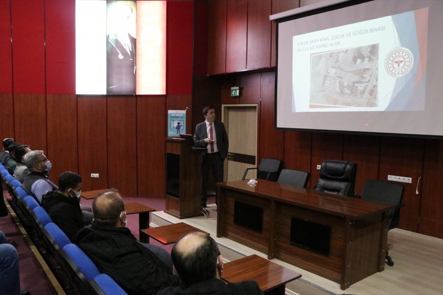 Ömer Halisdemir Üniversitesi Hastanesinde 2020'de 853 Bin 208 Hasta Muayene Edildi