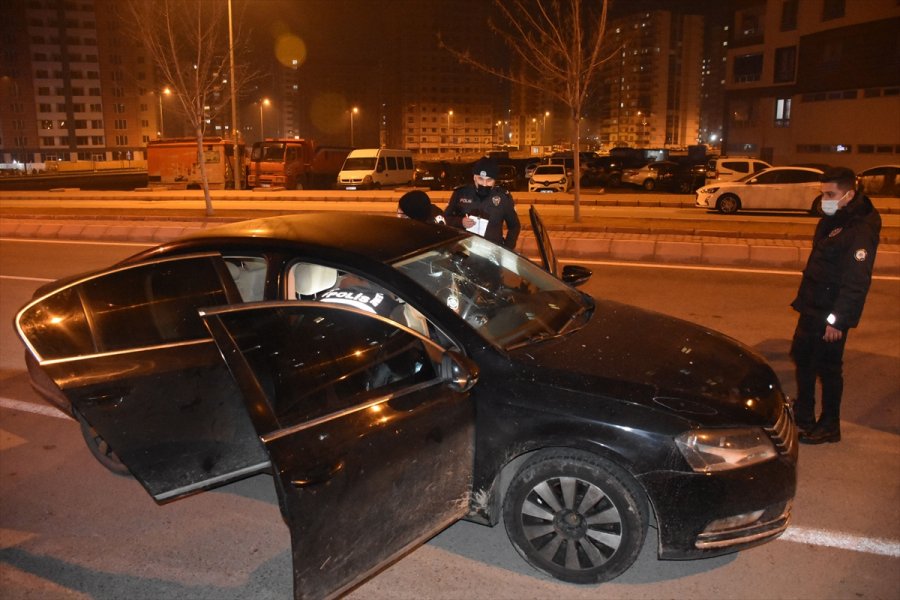 Polisten Kaçmaya Çalışan Sürücünün Tabancayla Kendini Yaraladığı İddia Edildi