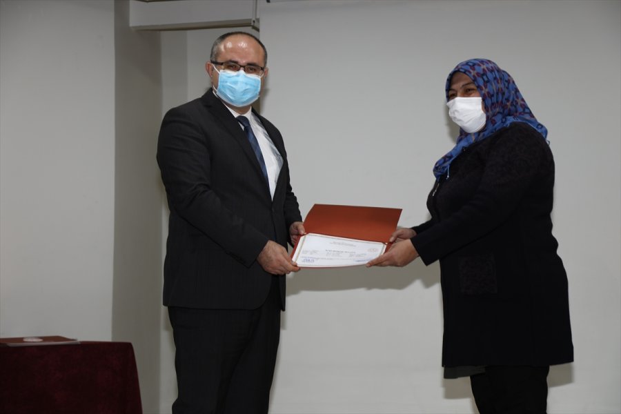 Aile Destek Merkezi Kursiyerleri Sertifikalarını Aldı