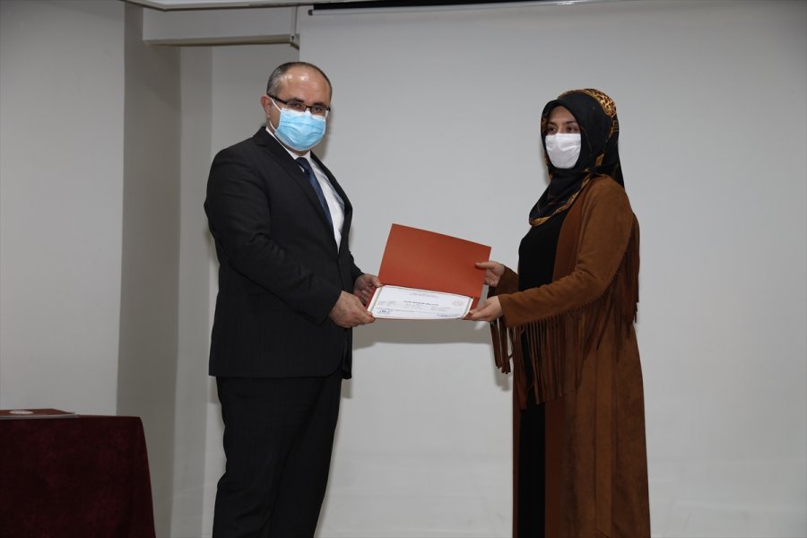 Aile Destek Merkezi Kursiyerleri Sertifikalarını Aldı