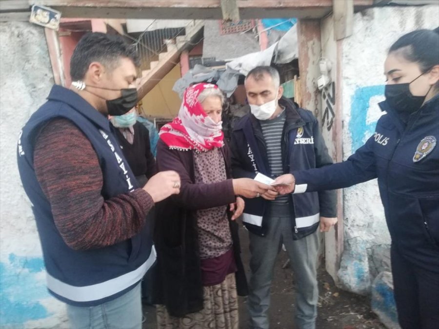 Kayseri'de 82 Yaşındaki Kadının İçinde Yaşlılık Maaşı Bulunan Çantasını Çalan 2 Şüpheli Yakalandı