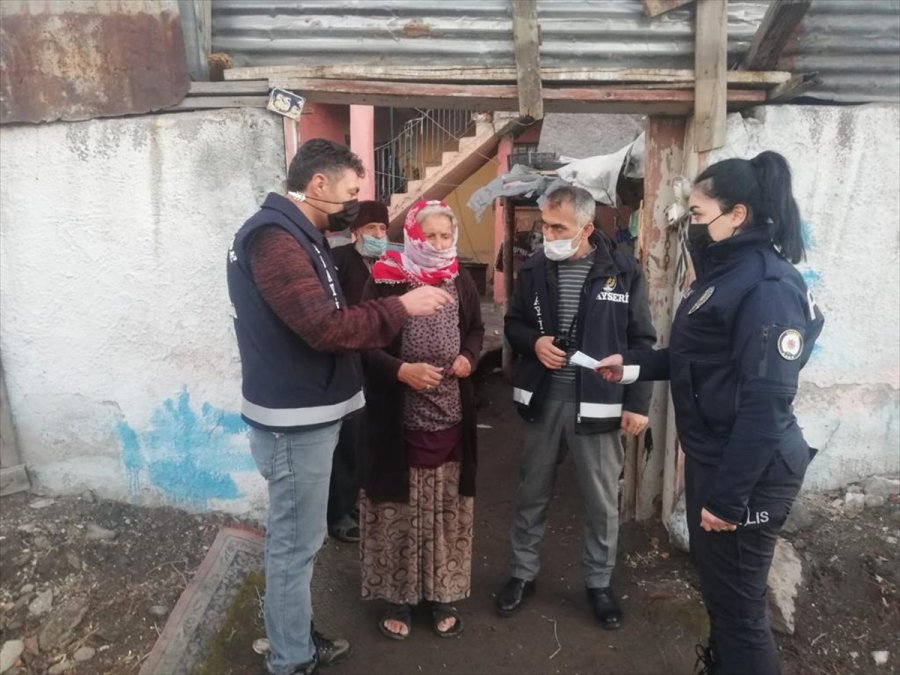 Kayseri'de 82 Yaşındaki Kadının İçinde Yaşlılık Maaşı Bulunan Çantasını Çalan 2 Şüpheli Yakalandı