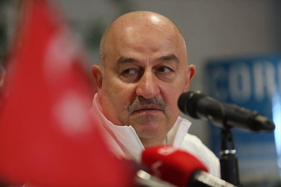 Cherchesov, Antalya'da Rus Futbolcuları Takibe Aldı