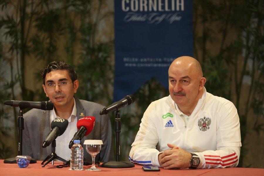 Cherchesov, Antalya'da Rus Futbolcuları Takibe Aldı