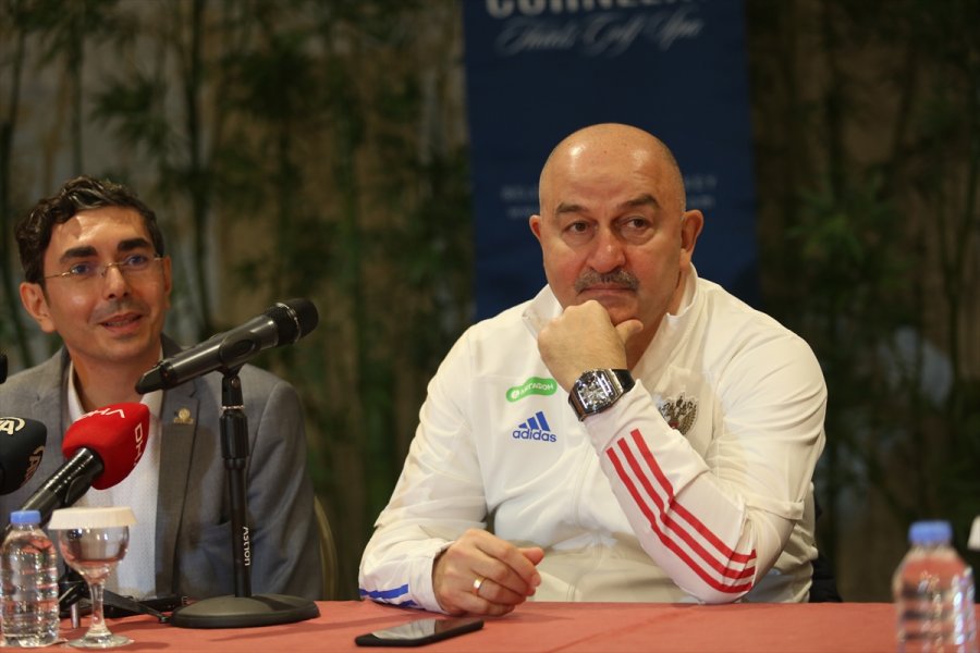 Cherchesov, Antalya'da Rus Futbolcuları Takibe Aldı